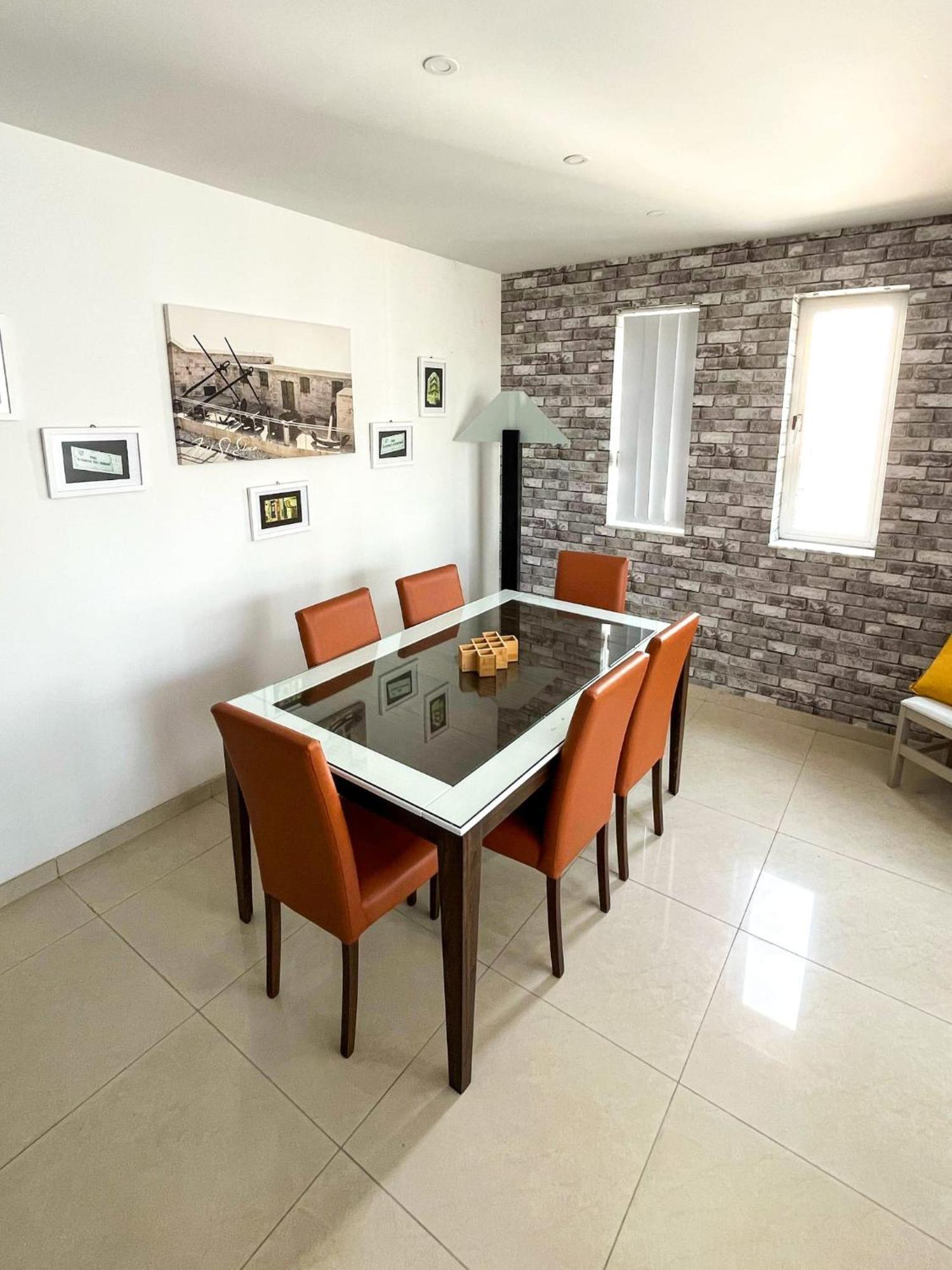 In Ta' Xbiex 3br- 3 Min Yatch Marina Apartment *