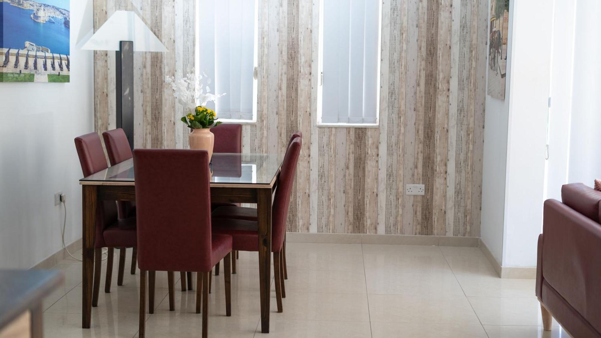 Apartment In Ta' Xbiex 3br- 3 Min Yatch Marina *